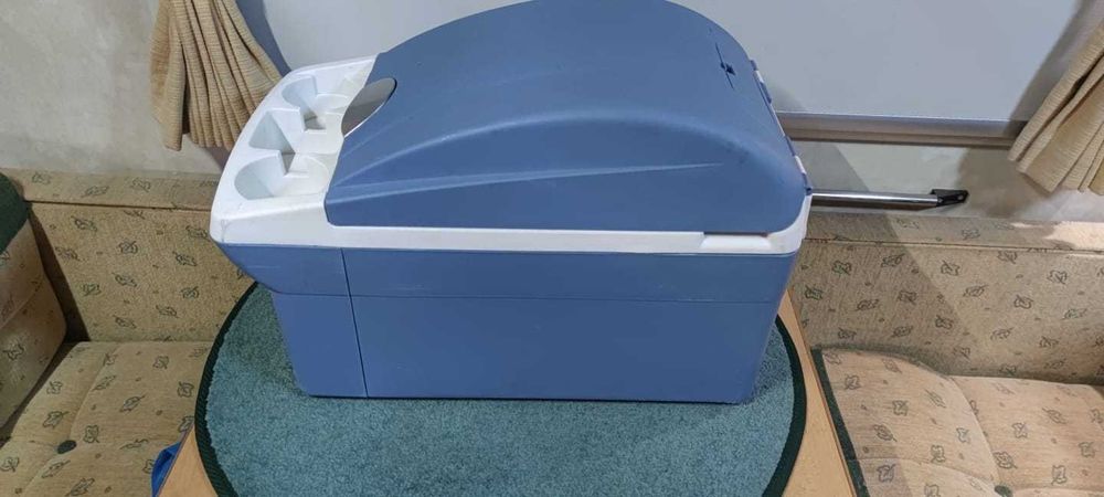 Lada tip cotiera raceste / incalzeste, 12 volti, volum 16 litri