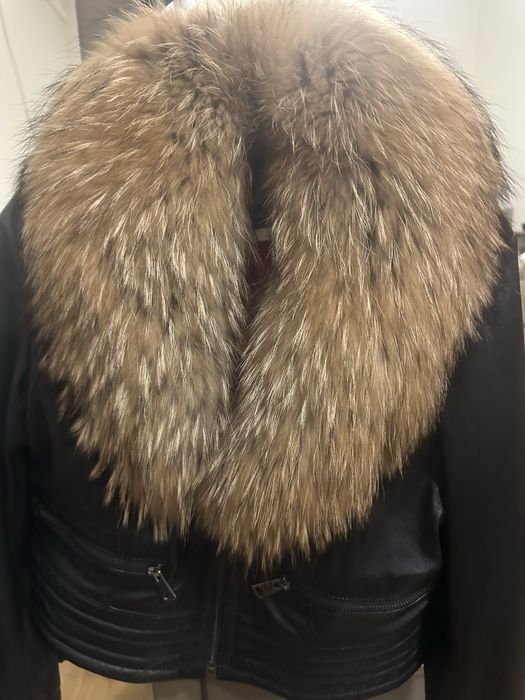 Кожено късо яке с богата яка лисица