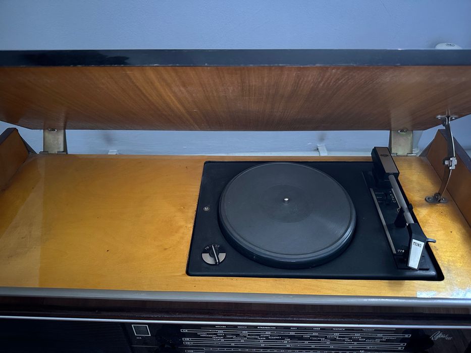 Радио проигрыватель