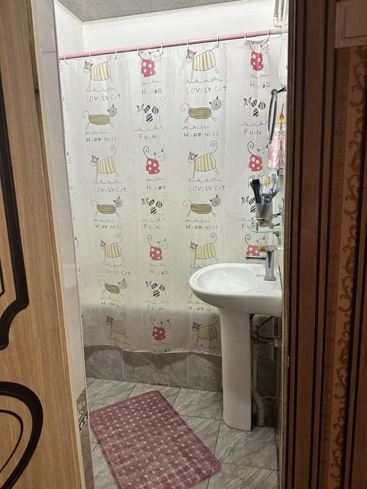 20 мкр Продается квартира 4 комнаты