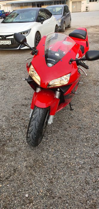 Продавам Honda CBR 600RR - като НОВ !