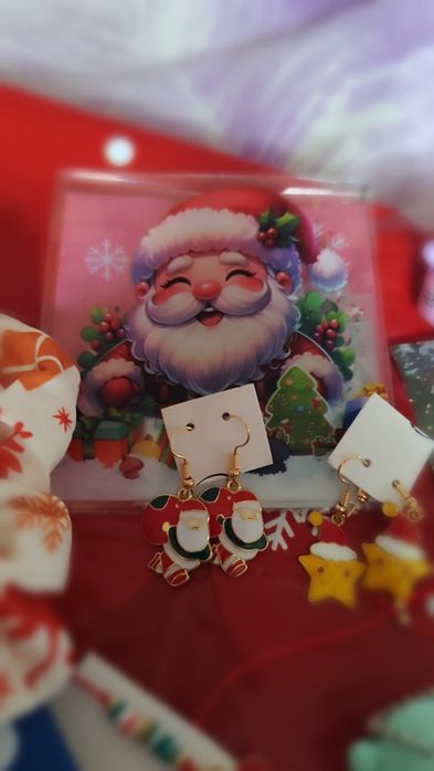 Коледни пакети изненада