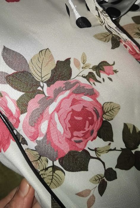 Много елегантна лятна чанта с флорални мотиви- рози