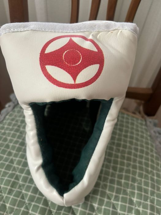 Продам шлем для каратэ