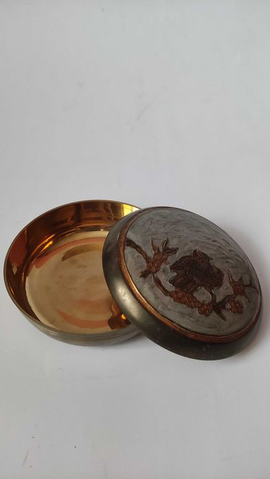 2 кутии от масивен месинг техника емайл