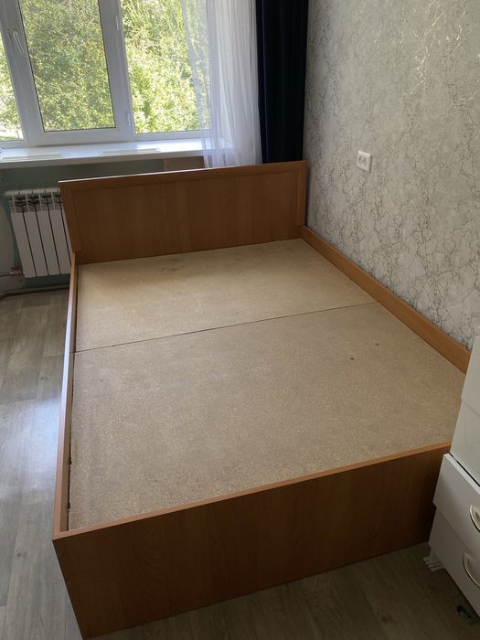 Продам двуспальную кровать