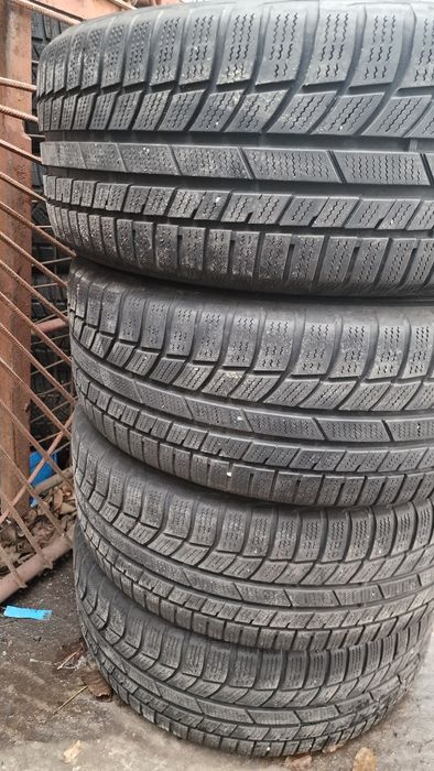 215 55 17 Toyo 4 anvelope iarna