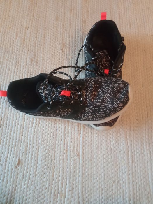 Vând adidași Nr 42