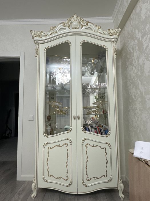 Продается сервант.