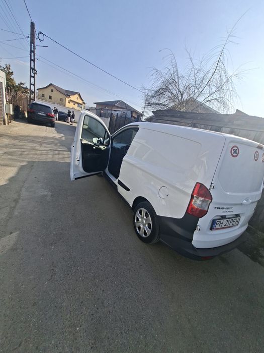 Vand sau schimb cu o masina cu locuri dubita ford courier in stare per