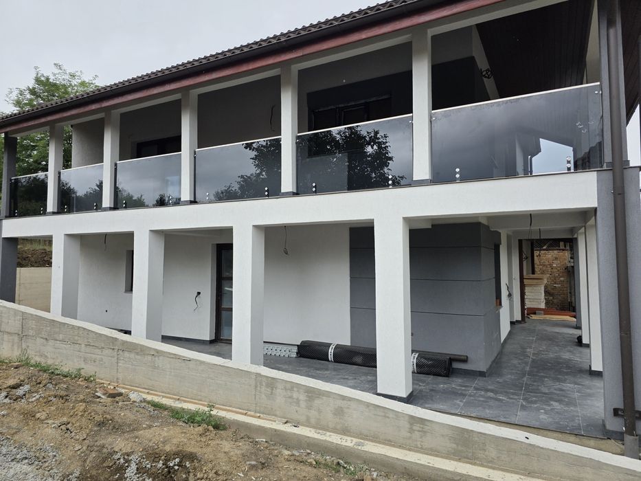 Balustradă din sticlă securizată fără stilpi