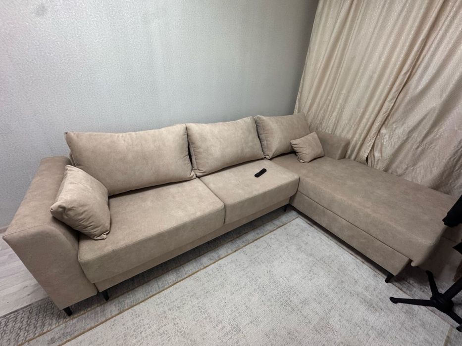 Угловой диван 3м*2 м