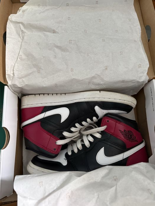 Nike jordan 1 mid