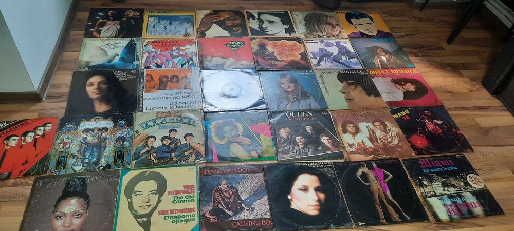 Vând viniluri de colecție