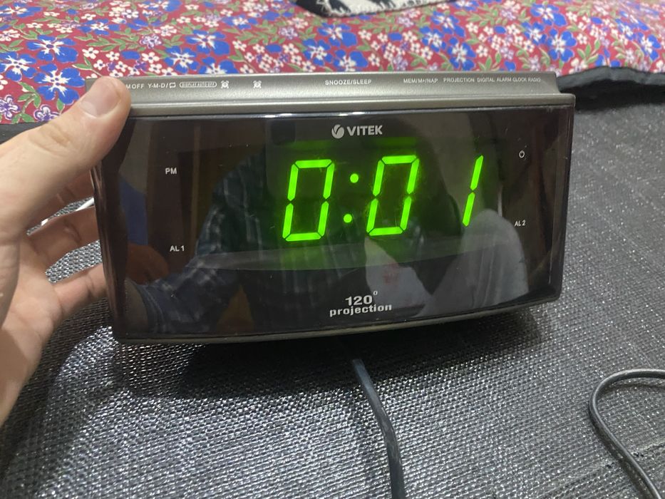 Продам часы-будильник-радио 3в1 Vitek