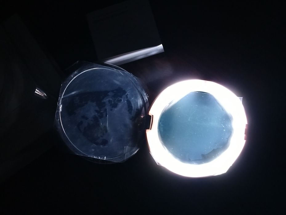 Продавам огледалце с преносима батерия