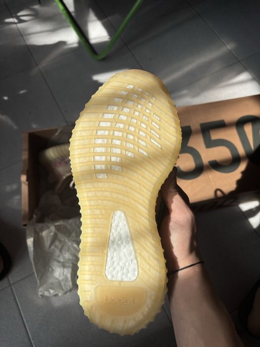 yezzy 350 v2