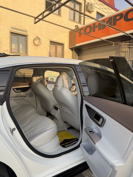 Mercedes Benz EQE350+ AMG line