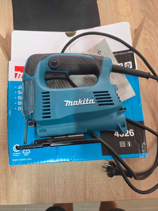 Makita - Fierastrau pendular 450 W 4326