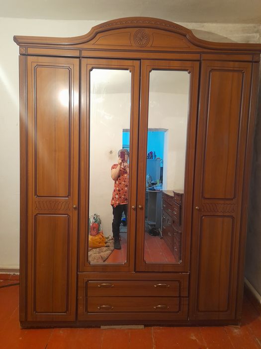 Шифоньер и 2 тумбочки