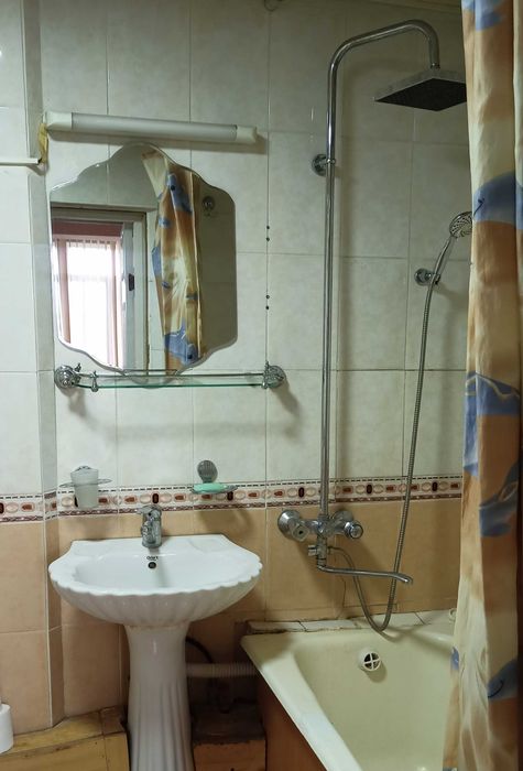 Центр! 2→1, 60м², у метро Ойбек около посольства Кореи, всё есть.