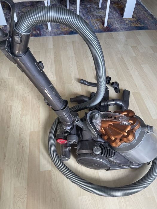 Пылесос дайсон новый