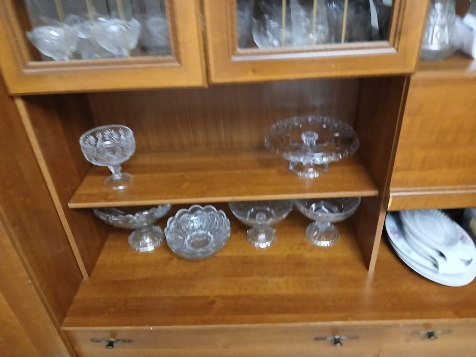 Гостиный сервант