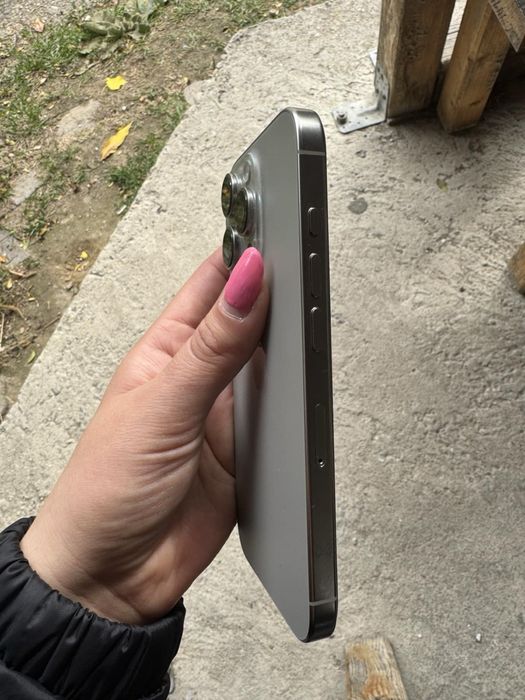 Айфон 16 про като нов