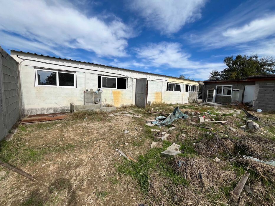 Продава се работеща ферма с мандра и сондаж – с. Черганово, Казанлък