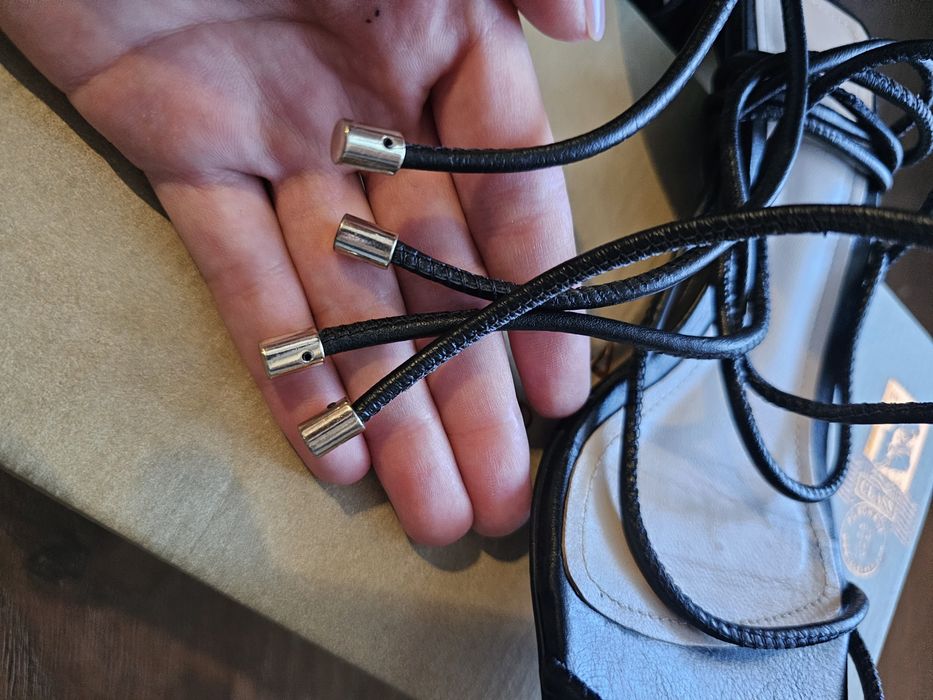 Сандали Ted Baker с високи връзки