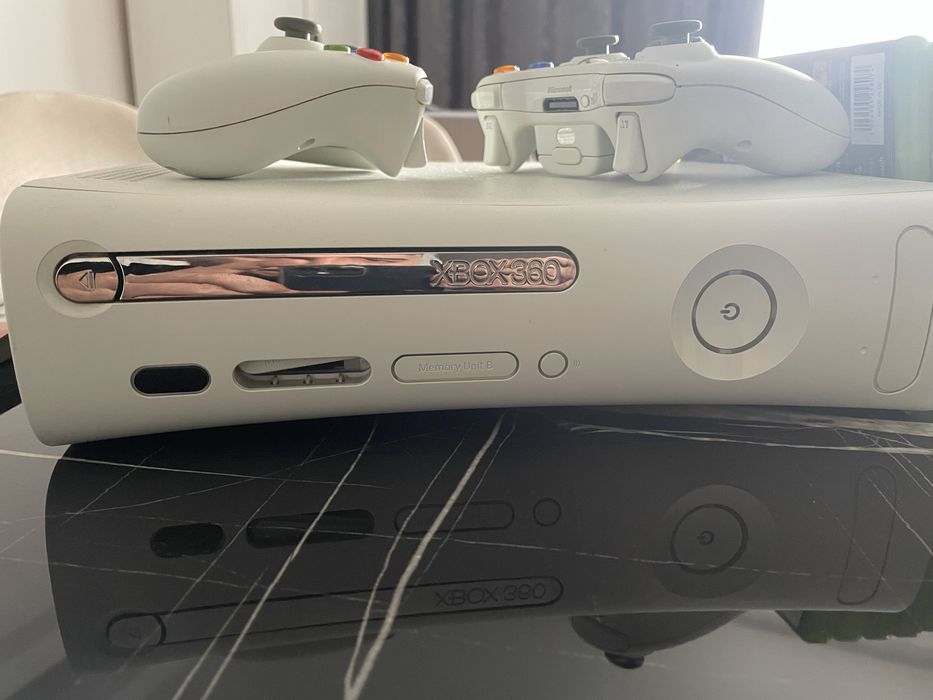 Vînd xbox 360 cu jocuri