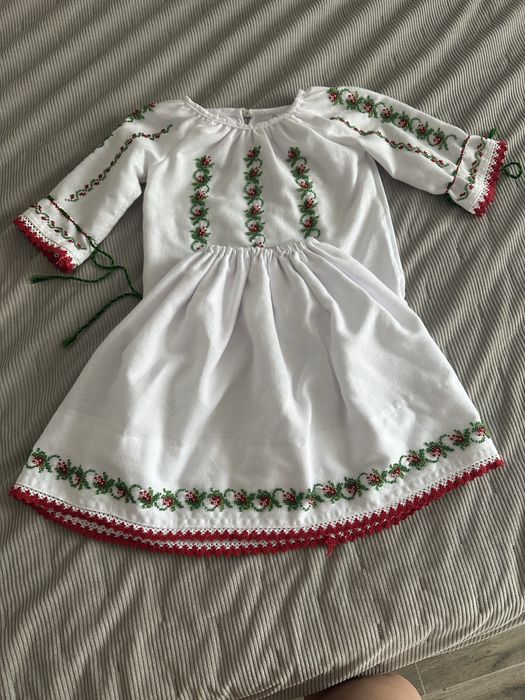 Vand costum popular marimea 86-92 cusut cu margele