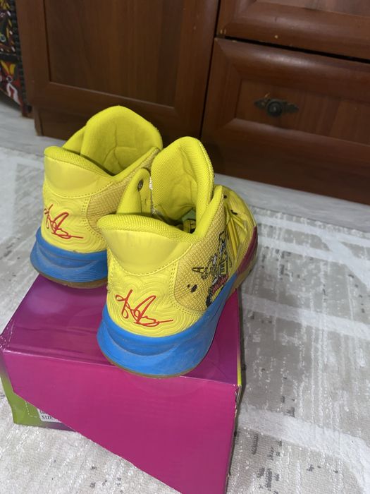 спортивный кроссовки