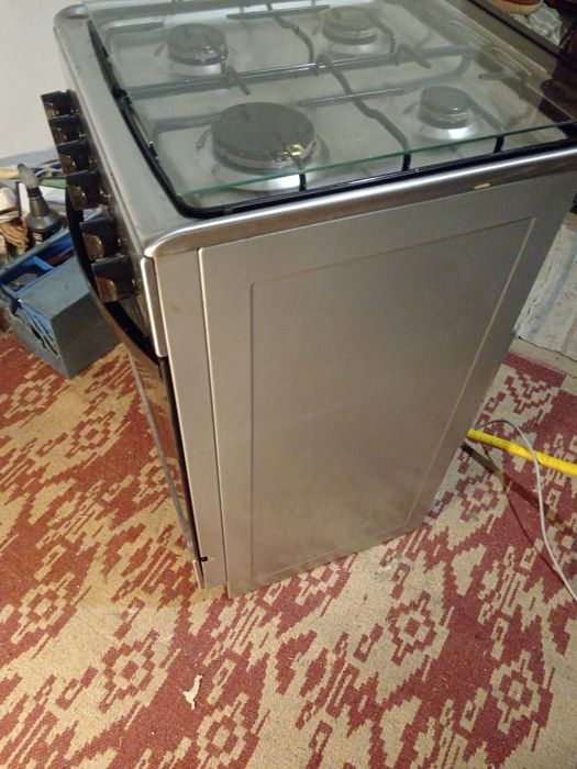 Vând aragaz Zanussi inox