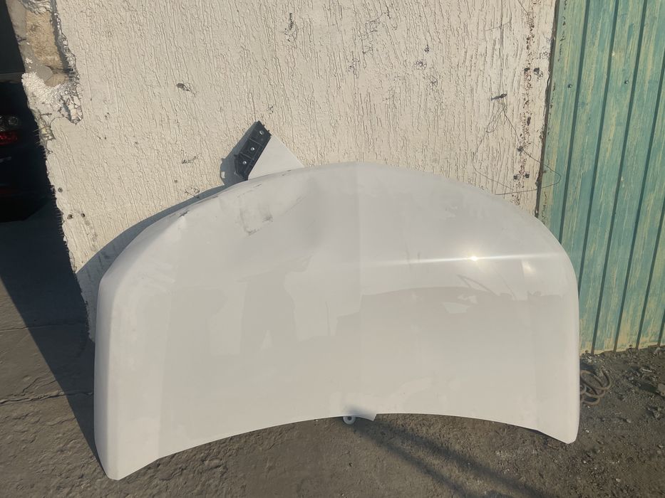 Chevrolet Cobalt 2025 капот