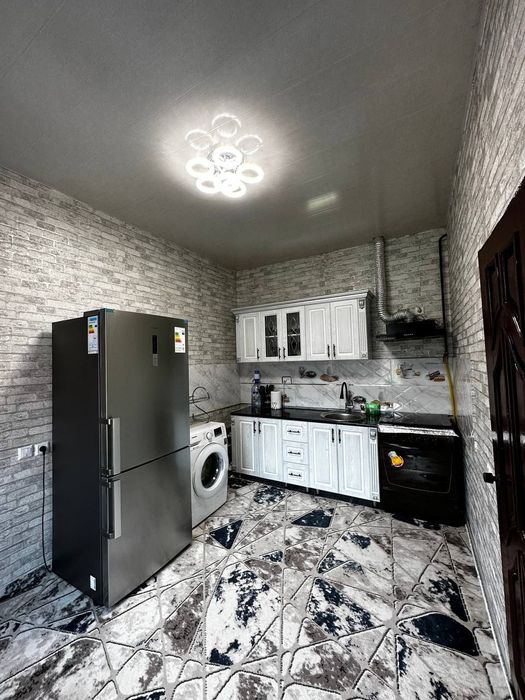 Uy sotiladi 4 hona+1 ta oshxona