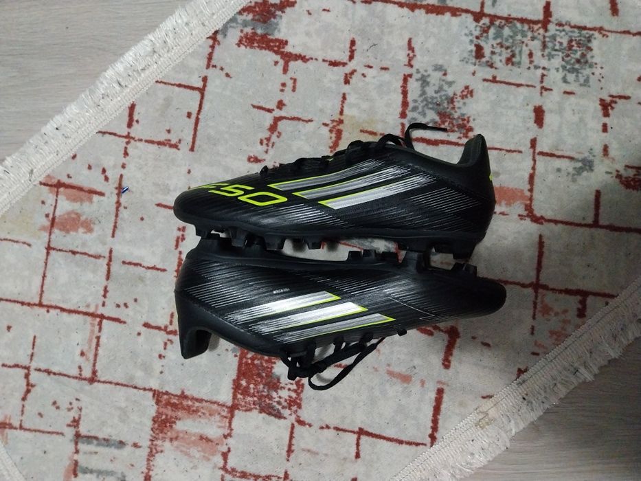 Ghete de fotbal F50