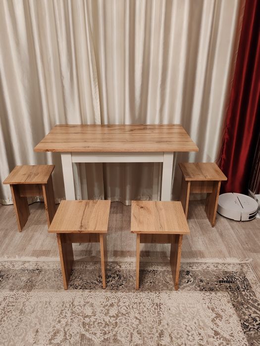 Стол и табуретки