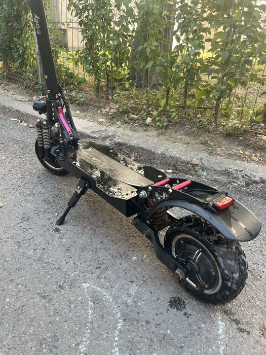 Vand trotineta ( doua motoare )