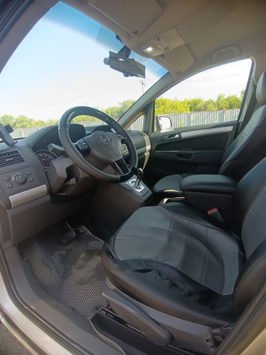 Продам Opel Zafira b 2011г