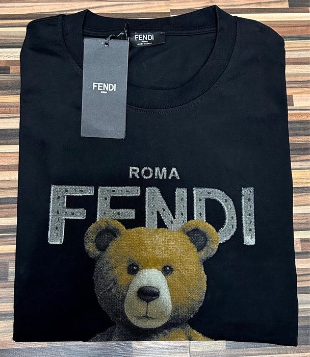 Vand tricou nou de barbati