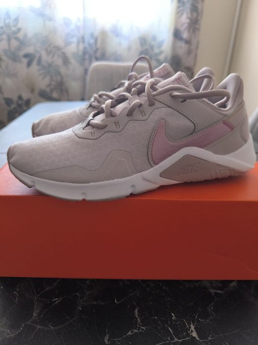 Nike legend essential 2 дамски чисто нови