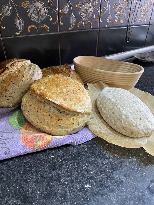 Пеку деревенский подовый хлеб, караваи, пасхи, торты.