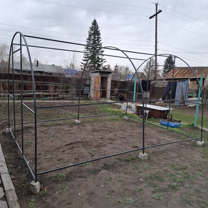 Продам срочно каркас теплицы 3×4 м, высота 220 см.
