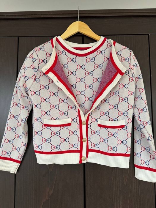 Комплект / костюм: пола, тениска и жилетка