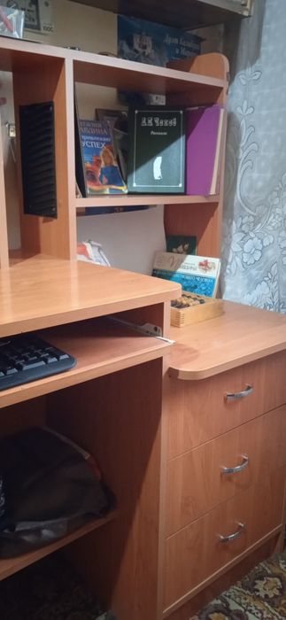 Стол полированный,Столик переносной, на колесиках,