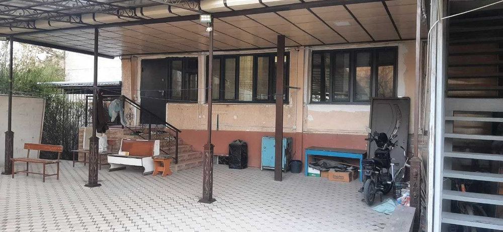 Продается под офис 4 комн квартира, возле дороги