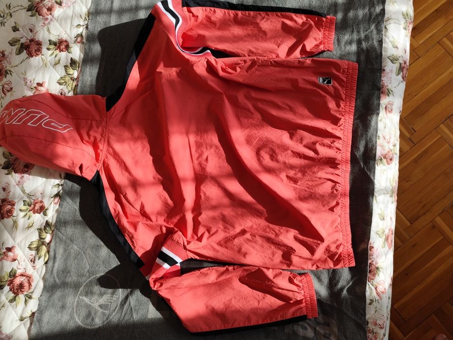 Продавам анорак PUMA