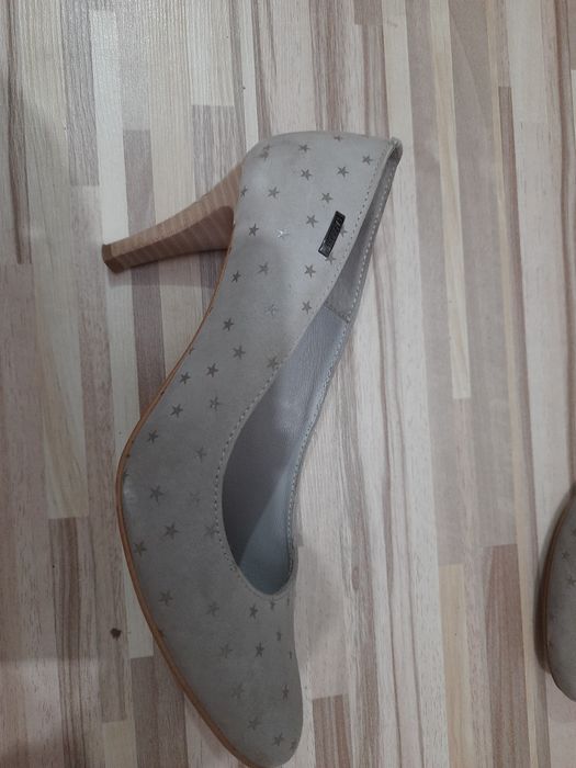 Pantofi gri din piele naturala 37