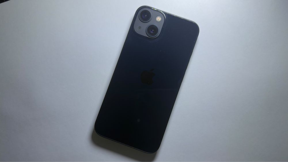 Продам Iphone 13  айфон 13